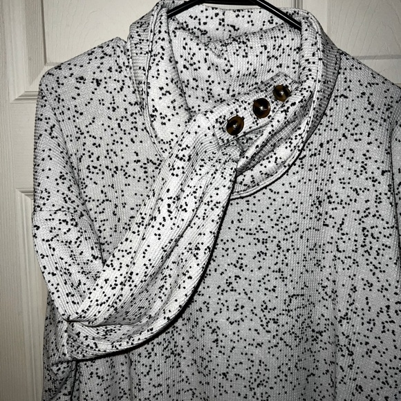 LuLaRoe Tops - LuLaRoe Cowl Neck Tunic - 2XL
